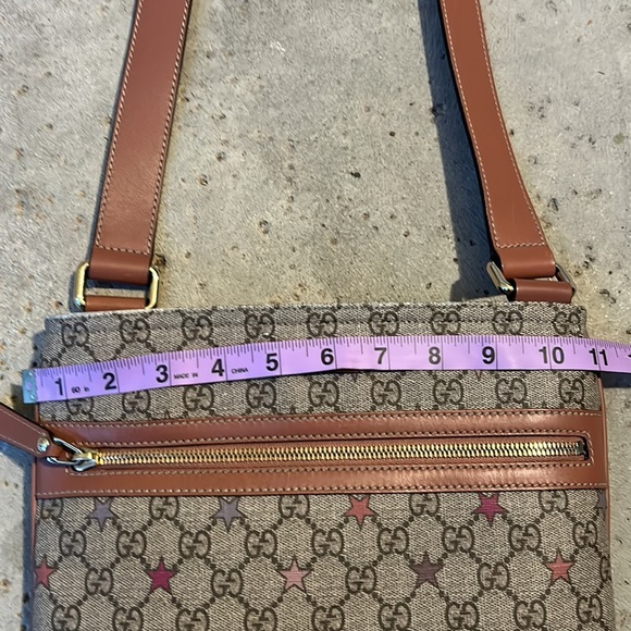 Authentic GUCCI Messenger Stars Monogram Coated Gg Supreme Canvas Crossbody Bag. - Picture 13 of 15